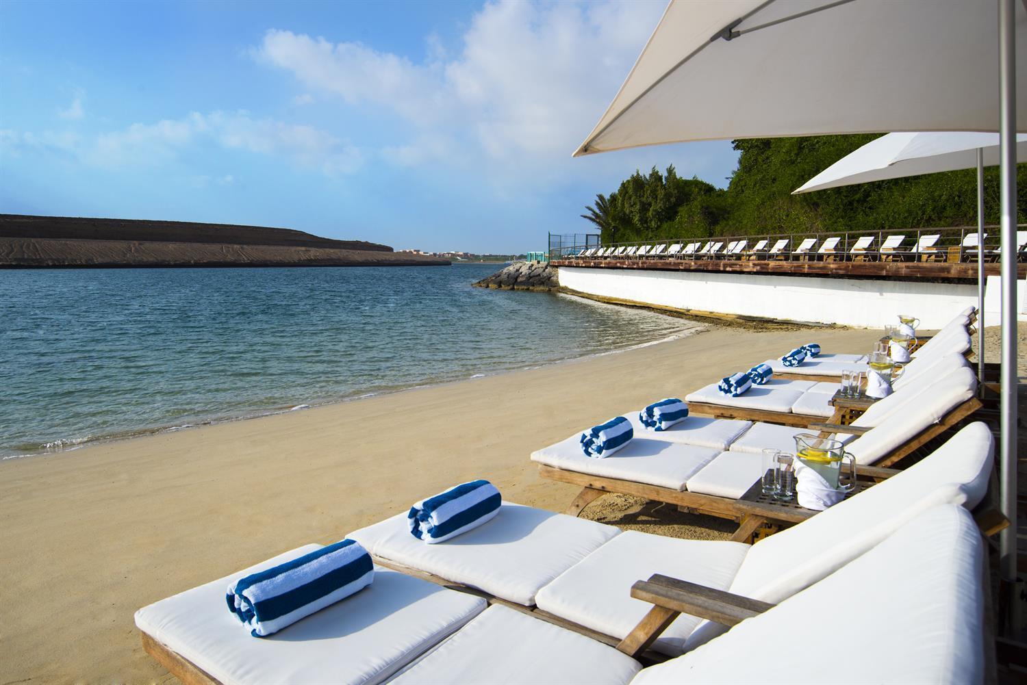 Golden Tulip Al Jazira Hotel & Resort Абу-Дабі Екстер'єр фото